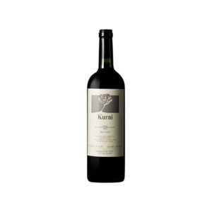 Bottiglia di vino rosso Kurni 2023 Marche IGT Rosso Oasi degli Angeli su sfondo chiaro.