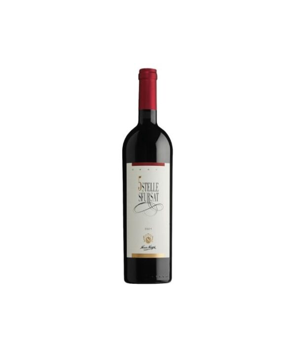 Bottiglia di vino rosso Sfursat di Valtellina DOCG 5 Stelle Nino Negri 2021 su sfondo chiaro.