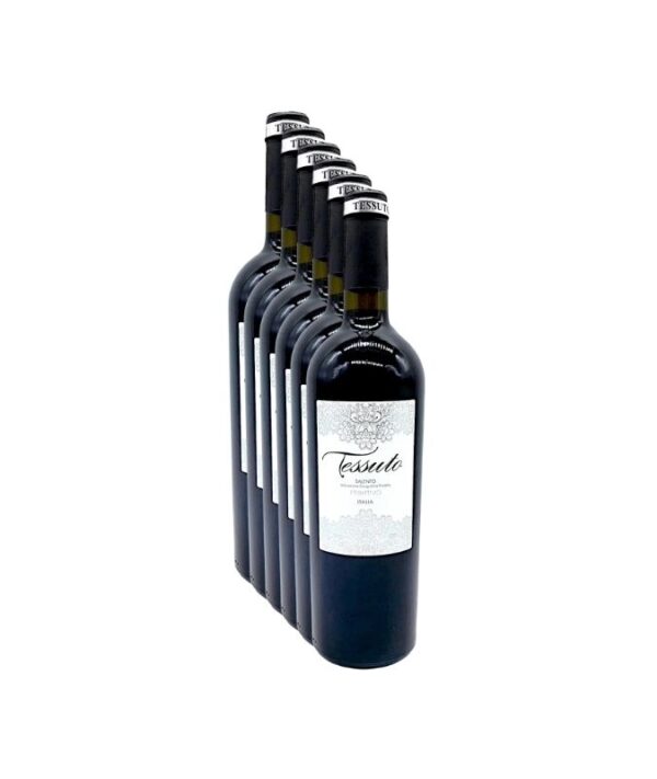 Confezione promozionale da 6 bottiglie di vino rosso Primitivo Salento IGP Tessuto 2024 su sfondo chiaro.