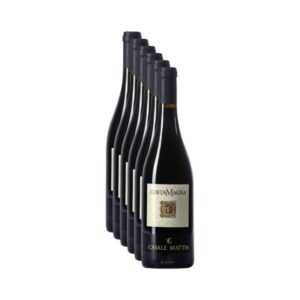 Confezione promozionale da 6 bottiglie di vino rosso Lazio IGT Merlot CostaMagna Casale Mattia 2024 su sfondo chiaro.