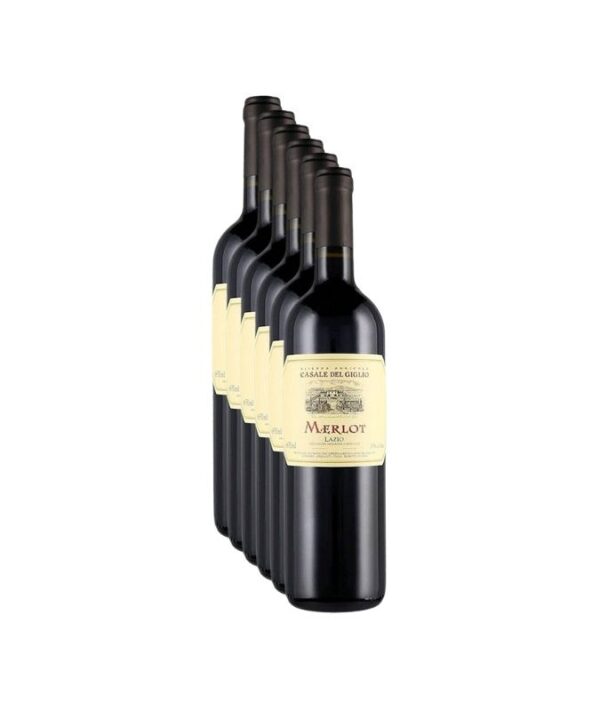 Confezione promozionale da 6 bottiglie di vino rosso Merlot Lazio IGP Casale del Giglio 2024 su sfondo chiaro.